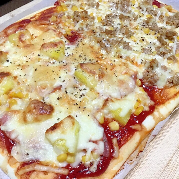 ツナマヨコーン&ハムパインのピザ